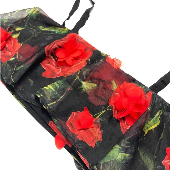 NBD |  Roses Are Red Rojo Rose Cropped Floral Top - Picture 4 of 12